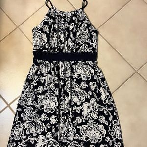 Summer Dress Size Small Super Cute Navy Blue and white/cream color.